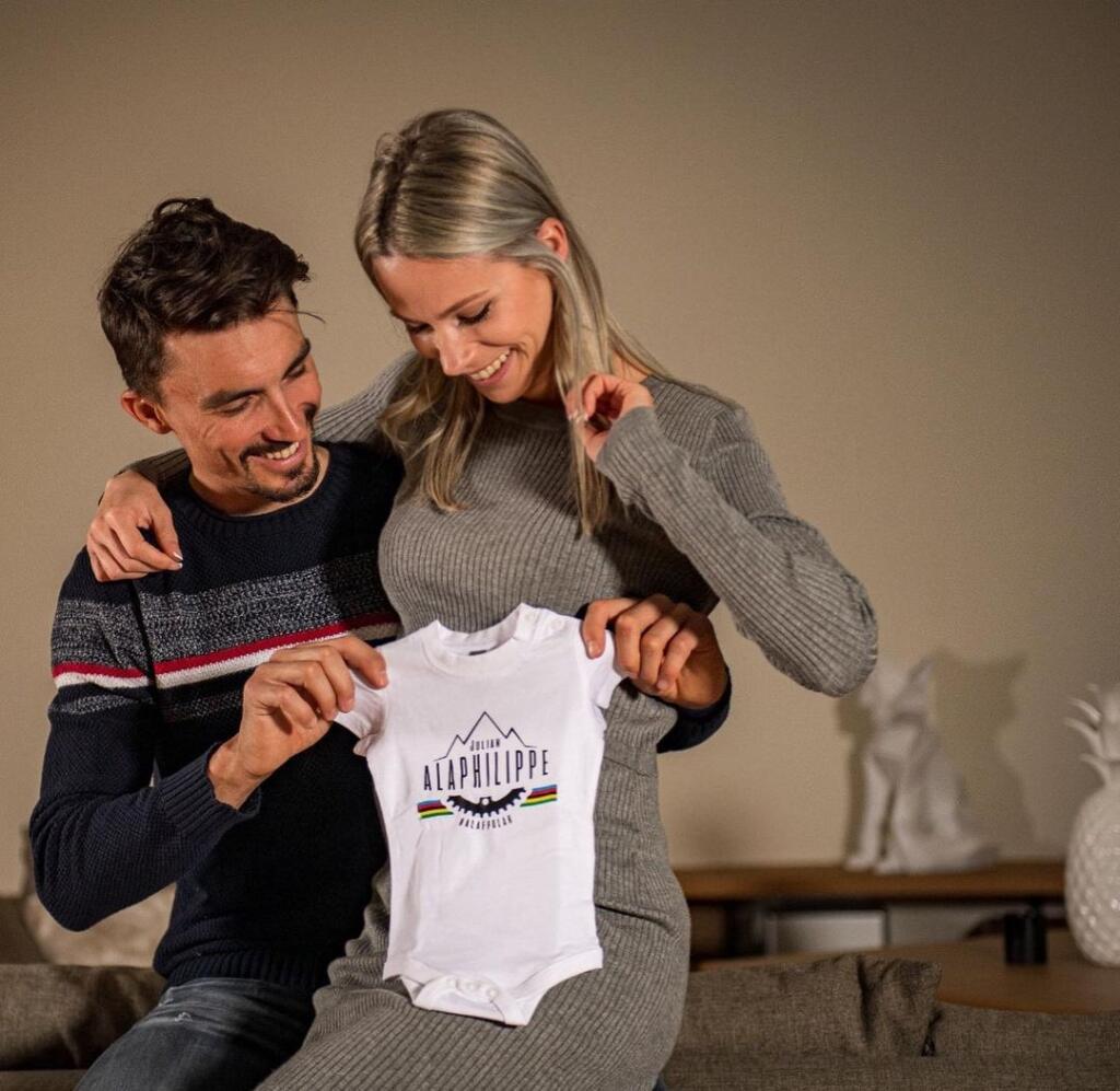 Julian Alaphilippe a Marion Rousseová tvoria pár už takmer dva roky, pričom plodom ich lásky je vysnívaný synček Nino, ktorý sa narodil v júni tohto roku.