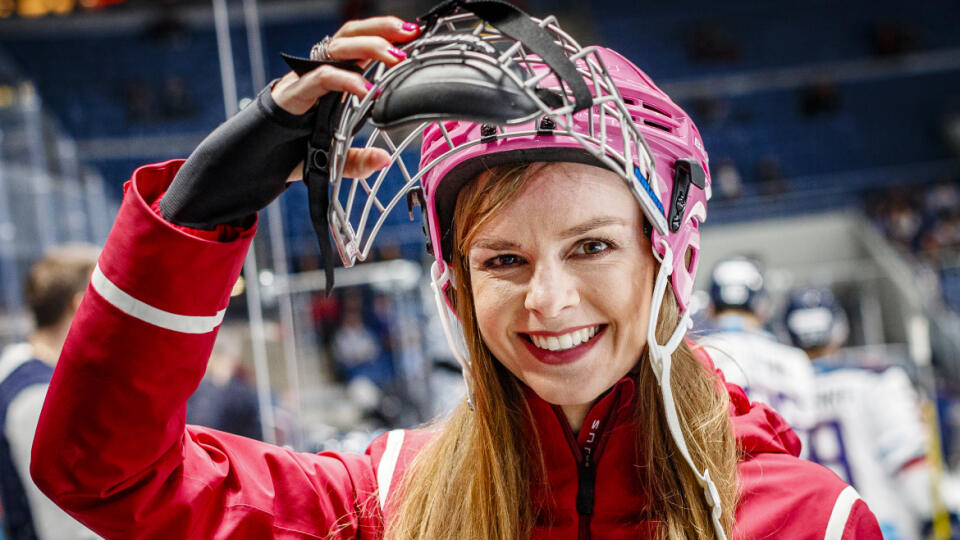 Barbora Žiačiková sa na MS postarala o škandál, no redaktorka RTVS ešte pred šampionátom opísala, ako sa cíti v šatni s nahými hokejistami a ktorí reprezentanti sú najkrajší. Všetko nájdete v galérii!