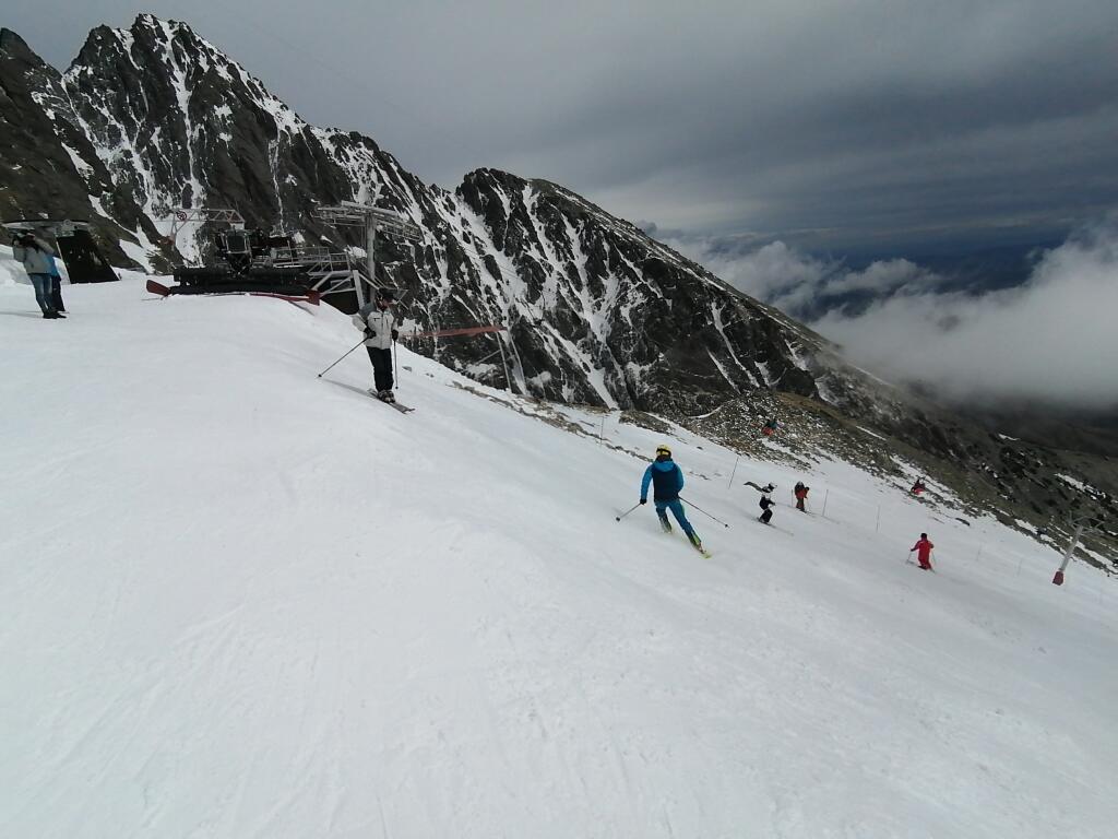 sV noci napadlo 10 cm čerstvého snenu, podmienky sú výborné.