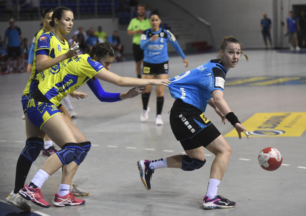 Barbora Königová (vpravo) to v hádzanej dotiahla až do reprezentácie.