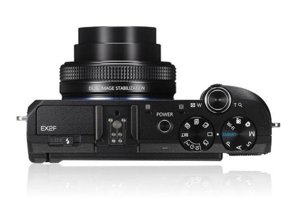 Samsung EX2F: Miniatúrny profikompakt