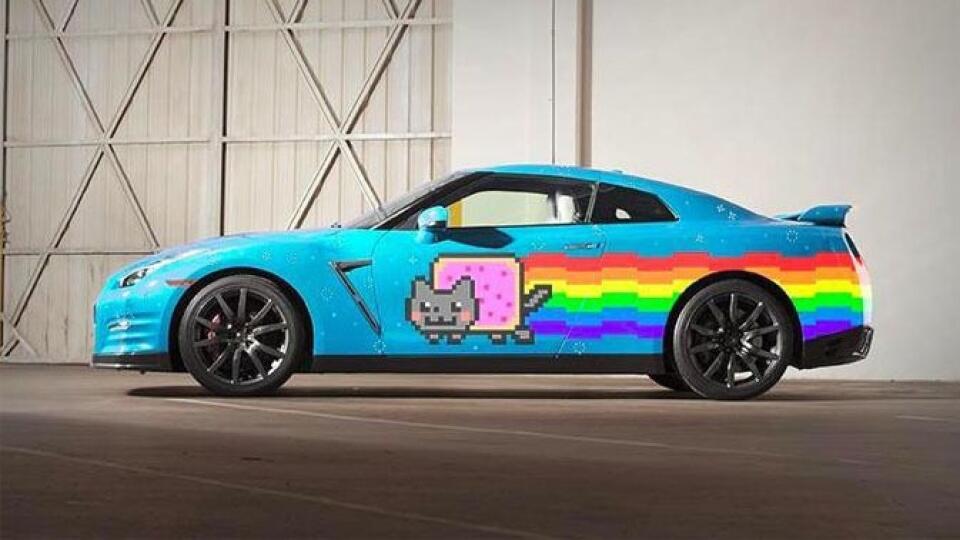 Nissan obliekol do farieb Nyan Cat svoj model GT-R