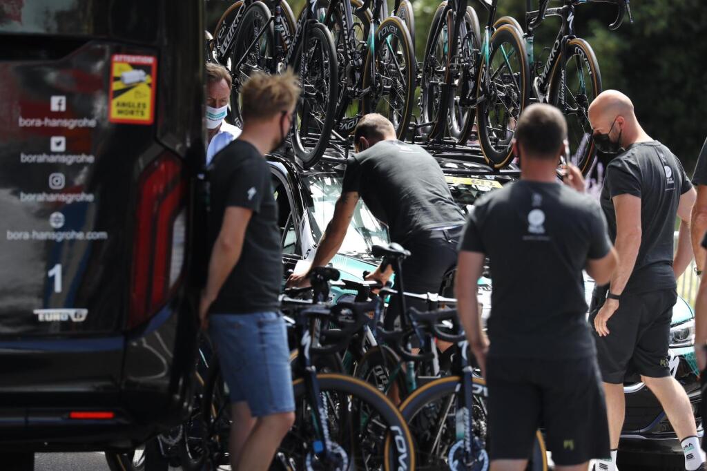 Sagan vyskúšal odjazdiť na bicykle niekoľko stoviek metrov pred 12. etapou, jeho pohyb však mal od ideálu ďaleko a z Tour de France odstúpil.