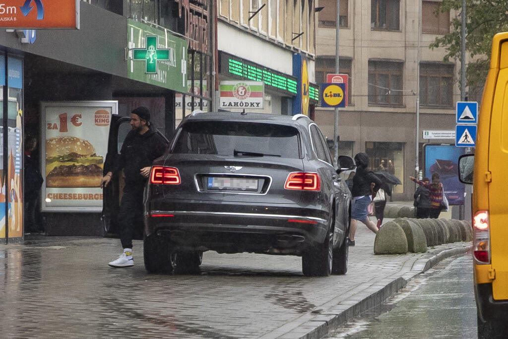 S manželom Michalom a synčekom Jakubkom sa v upršom počasí vybrali na potulky Bratislavou.