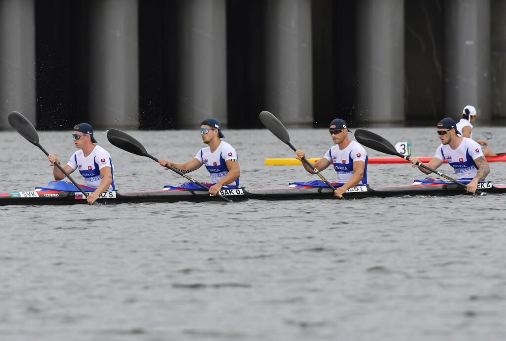 Na snímke slovenská posádka rýchlostných kanoistov K4 v zložení zľava Samuel Baláž, Denis Myšák, Erik Vlček a Adam Botek počas semifinále na 500 metrov počas XXXII. letných olympijských hier v Tokiu, 7. augusta 2021. FOTO TASR - Michal Svítok
