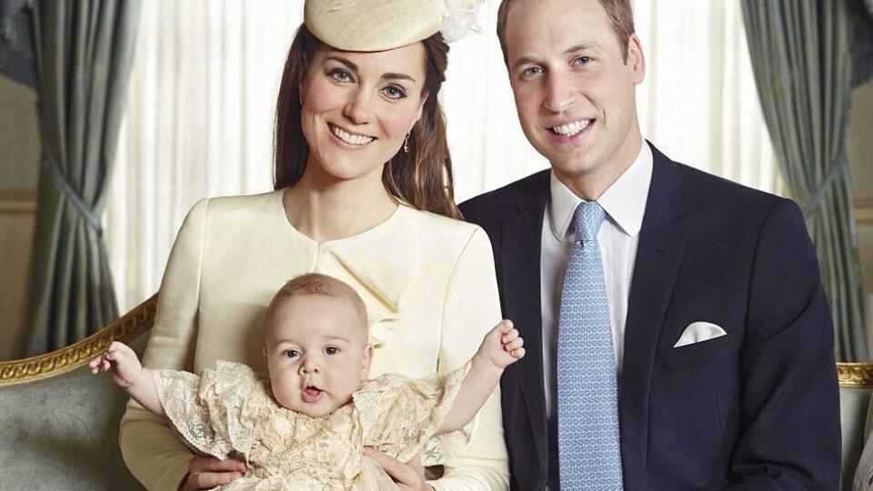 Hrdí rodičia William a Kate s rozosmiatym malým