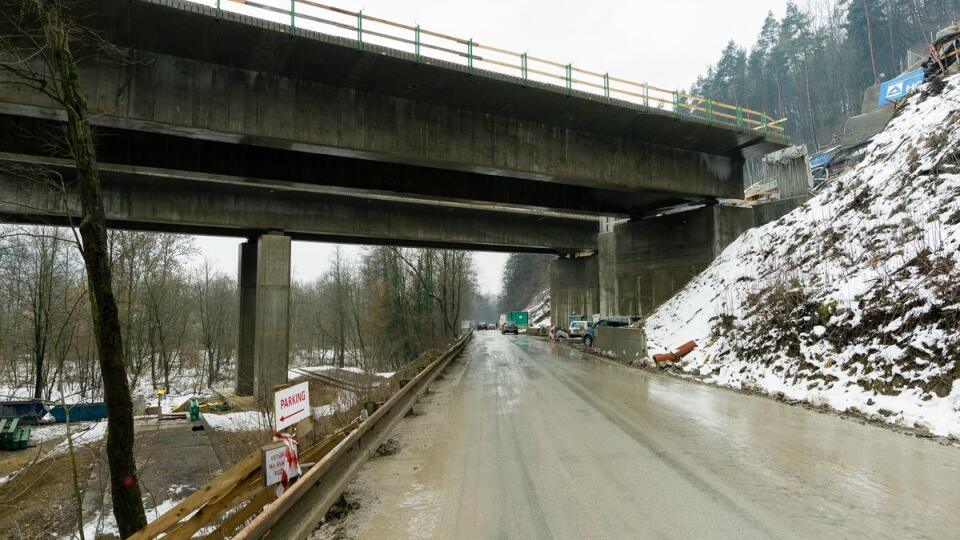 Výstavba tunela a mostnej eskapády na najnovšie otvorenom úseku D3