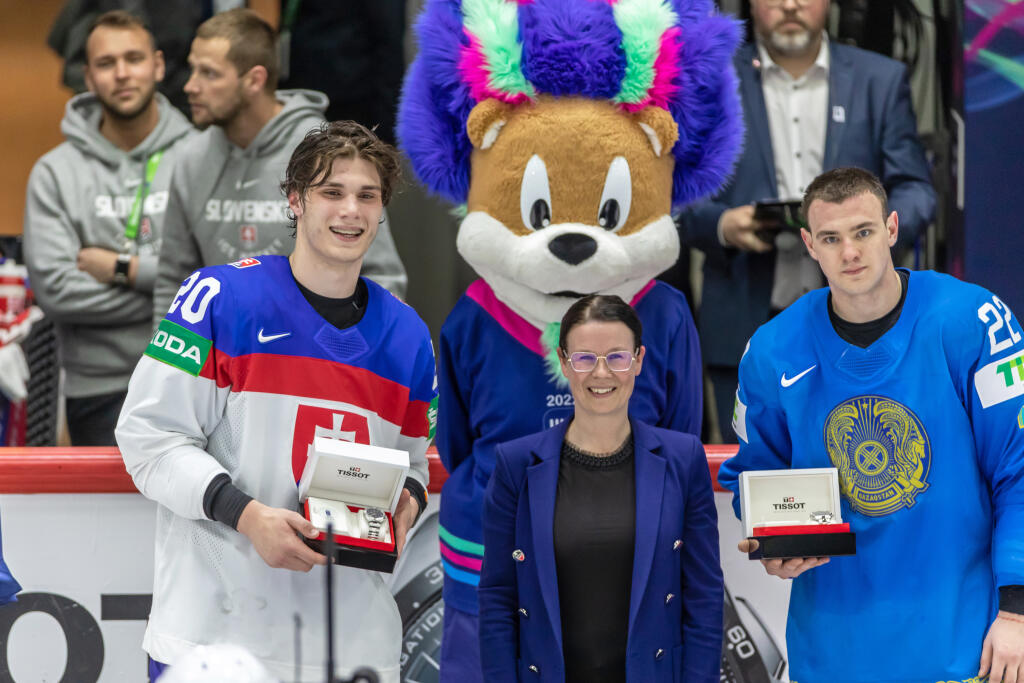 Na snímke Juraj Slafkovský počas piateho zápasu základnej skupiny MS 2022 v Helsinkách, v ktorom nastúpili slovenskí hokejisti proti Kazachstanu.