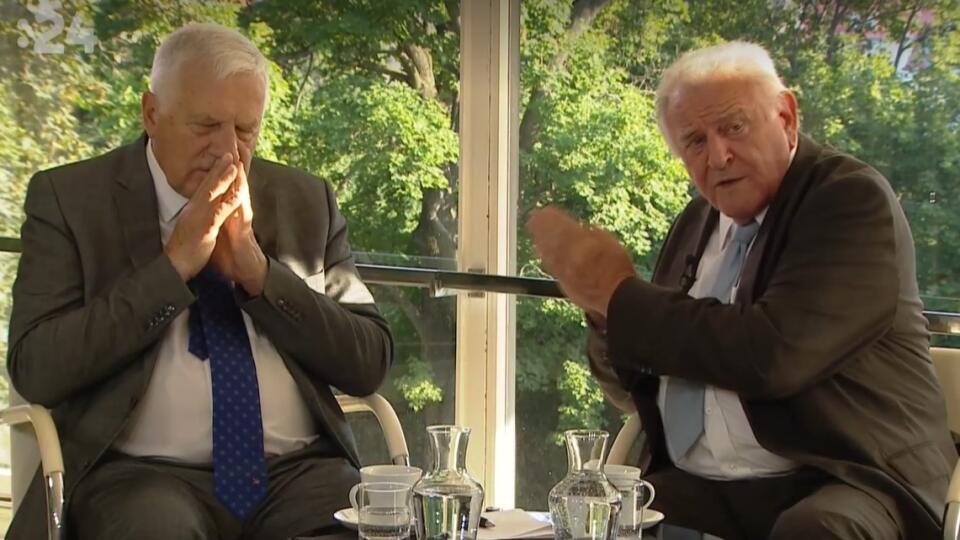 Václav Klaus a Vladimír Mečiar počas spomínania na rozdelenie Československa 30. júna 2022. Politikmi aj po 30 rokoch lomcovali emócie.