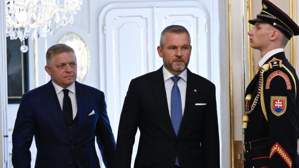 Na snímke uprostred vpravo prezident SR Peter Pellegrini a uprostred vľavo predseda vlády SR Robert Fico (Smer-SD)