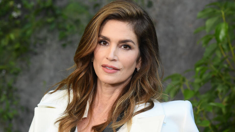 PARIS, FRANCE - OCTOBER 03:  Cindy Crawford attends the Chanel show as part of the Paris Fashion Week Womenswear Spring/Summer 2018 at  on October 3, 2017 in Paris, France.  (Photo by Stephane Cardinale - Corbis/Corbis via Getty Images)