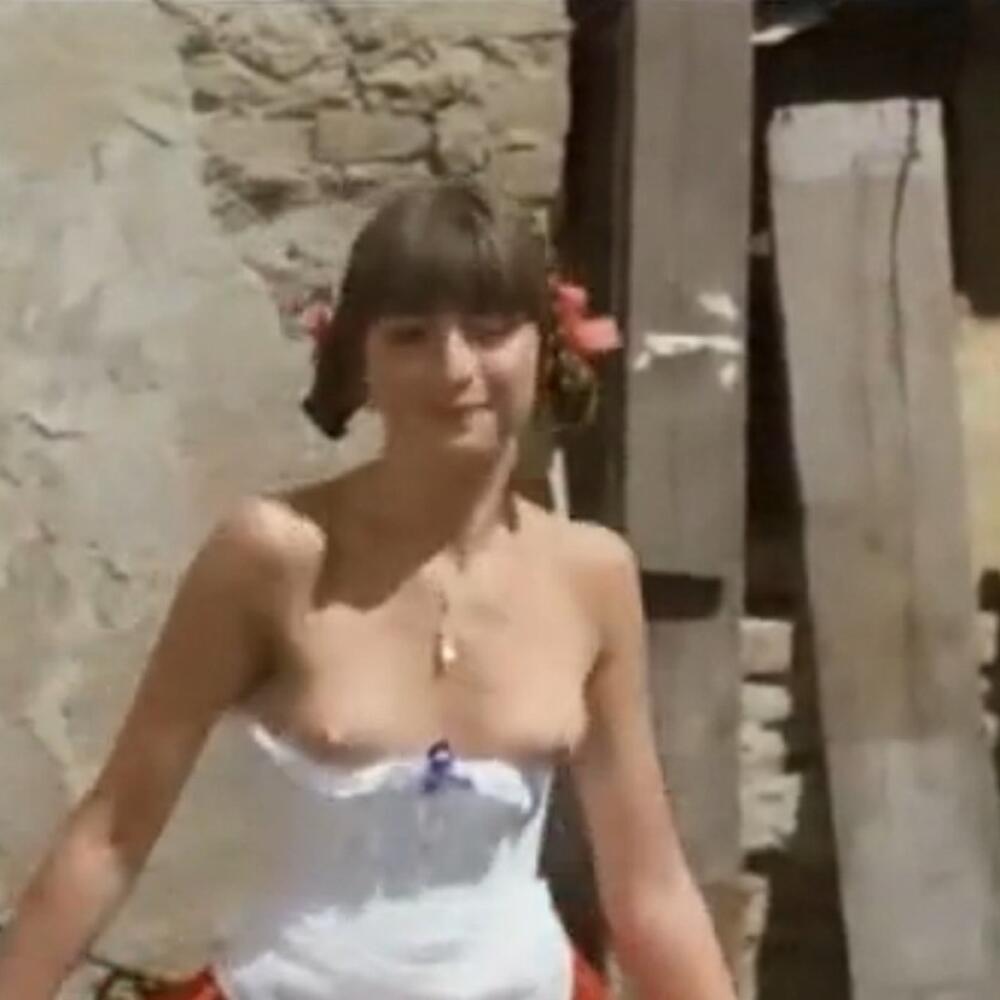 Slunce, seno, erotika