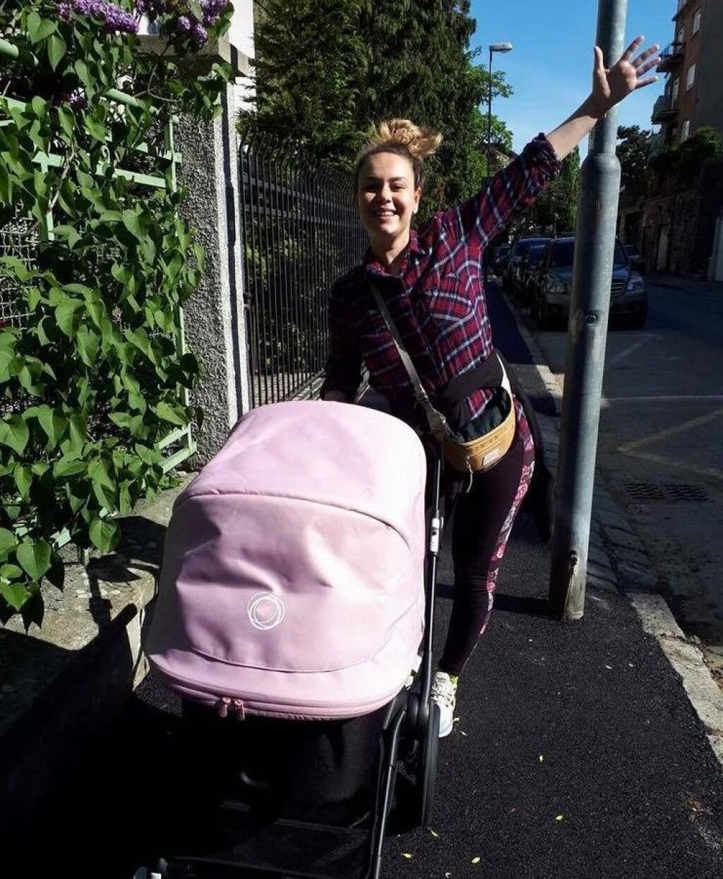 Prvá prechádzka: Čerstvá mamina Dominika Kavaschová ukázala postavičku 6 dní po pôrode.