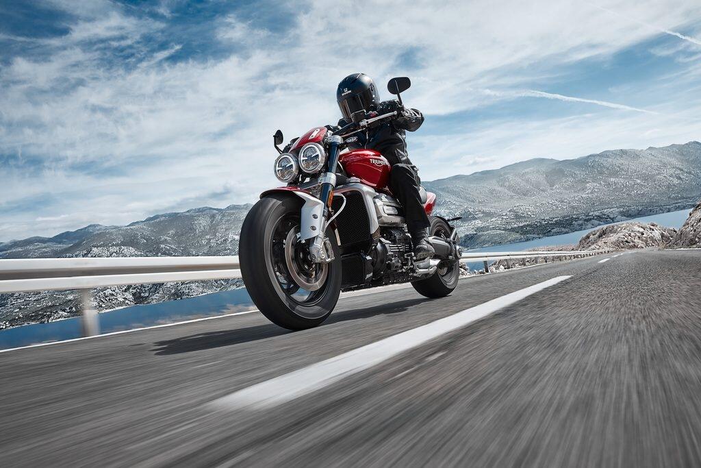 Za červený model Triumph Rocket 3R zaplatíte vyše 23-tisíc eur.