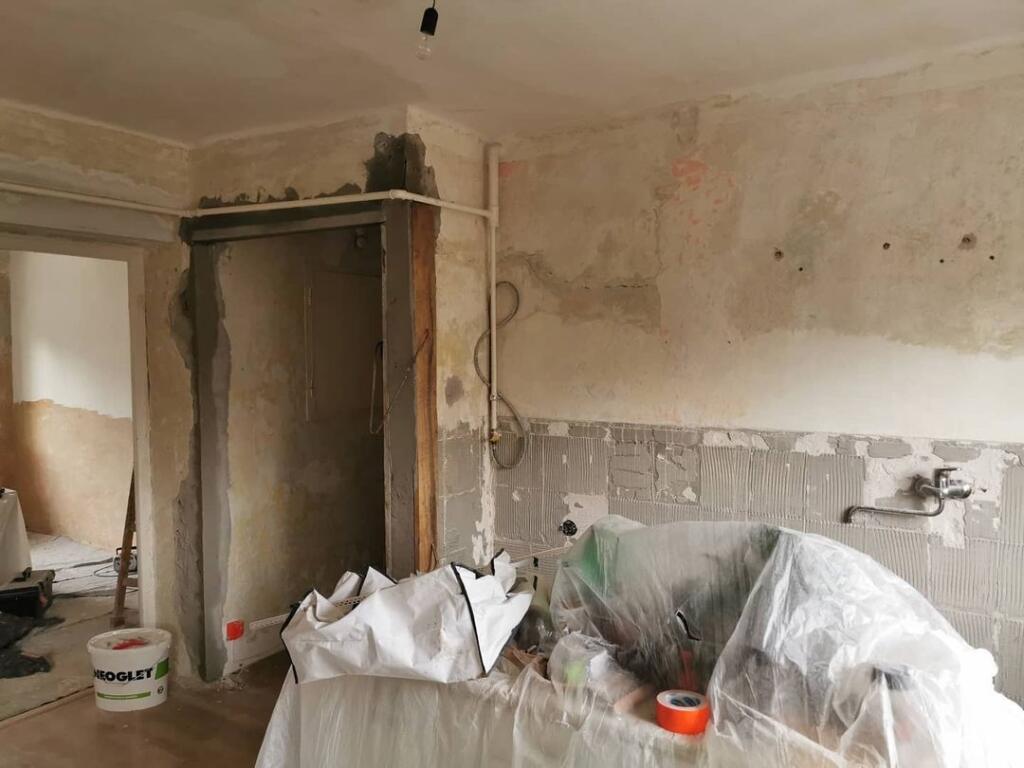 Lukáš sa rozhodol byt po babičke kompletne zrekonštruovať.