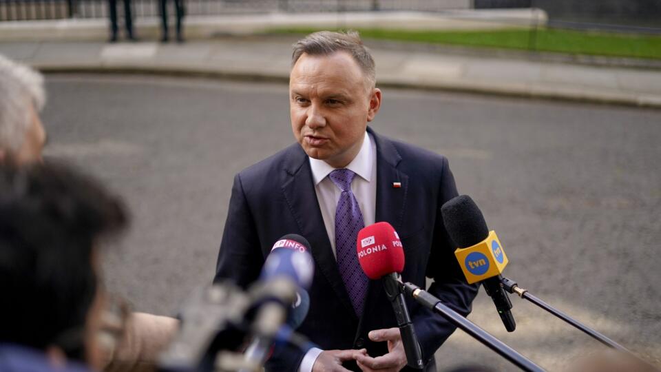 KK12 Londýn - Poľský prezident Andrzej Duda hovorí k novinárom po stretnutí s britským premiérom Borisom Johnsonom na Downing Street 10 v Londýne 7. apríla 2022. FOTO TASR/AP
Poland's President Andrzej Duda speaks to the media outside 10 Downing Street, in London, Thursday, April 7, 2022 following talks with British Prime Minister Boris Johnson. (AP Photo/Alberto Pezzali)