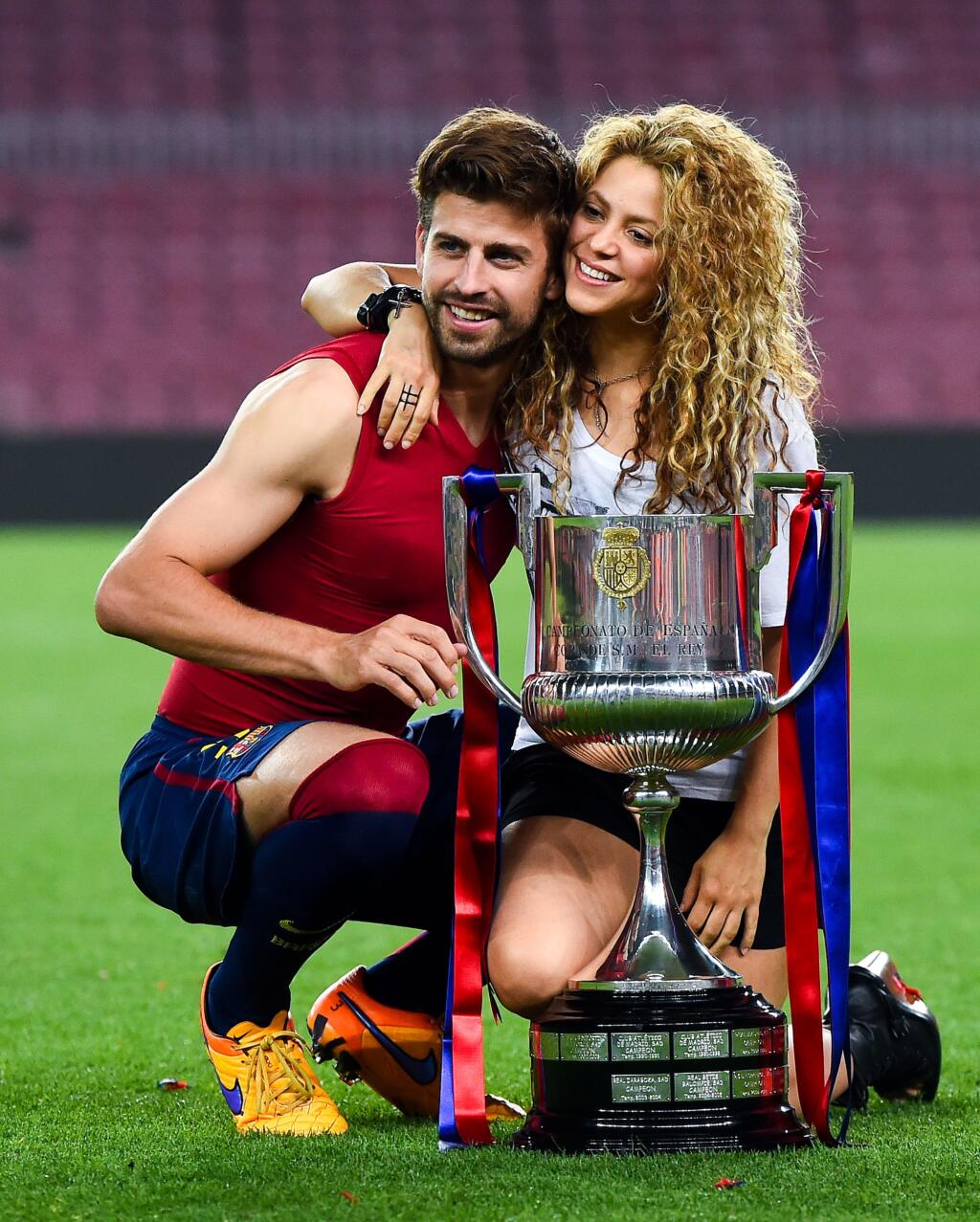 Gerard Piqué a Shakira po dvanásťročnom vzťahu oznámil rozchod. Ako dôvod sa v španielskych médiích skloňuje futbalistova nevera. Čo sa aj potvrdilo.