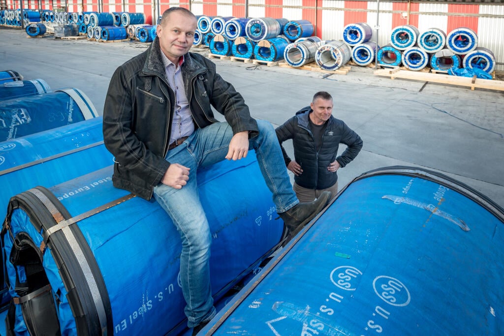 Plechové strechy Maslen. Slovenská rodinná firma, ktorá sa zaoberá výrobou plechových strešných krytín a doplnkov. Na snímke zľava sú bratia Pavol Maslen a Jaroslav Maslen.
