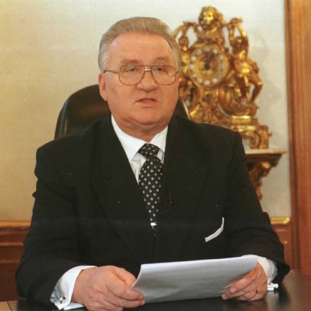 Novoročný prejav prezidenta SR Michala Kováča, ktorý v prvý deň roka 1998 odvysielala Slovenská televízia.