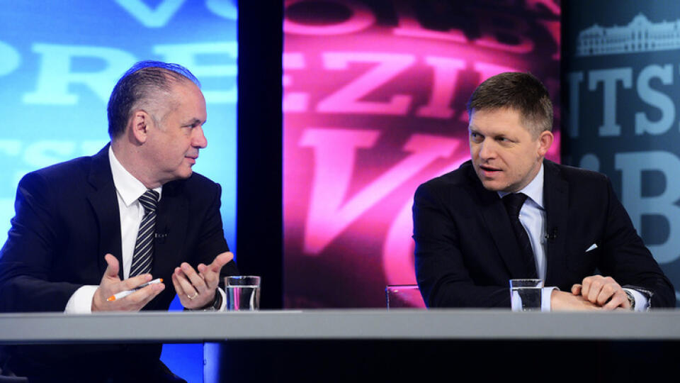 Dvaja postupujúci kandidáti - Andrej Kiska (vľavo) a Robert Fico v povolebnej diskusii vo verejnoprávnej RTVS.