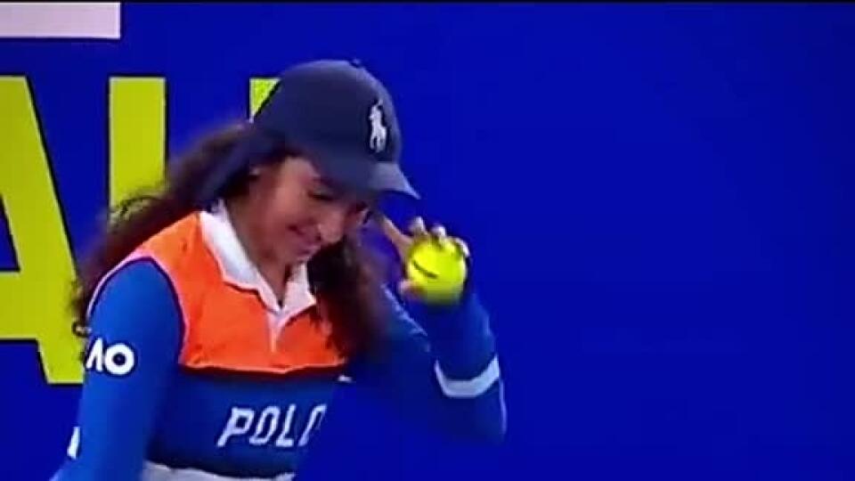 VIDEO Gentlemani ešte nevymreli! Mladú tenistku na kurte zachránil súper