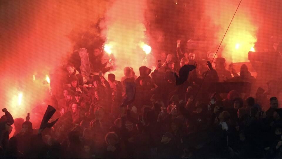 Nie len UEFA ale aj európske súťaže musia riešiť stále viac problémov s výtržnosťami fanúšikov.