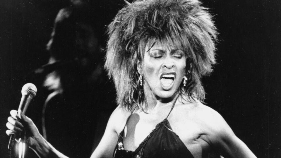 Na archívnej snímke z 2. septembra 1984 vystupuje Tina Turner s piesňou "What's Love Got to Do With It" v Los Angeles.