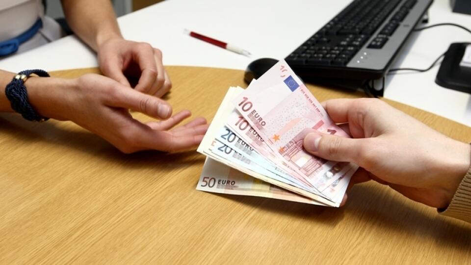 NA POPLATKOCH ZÁLEŽÍ: Ročne viete ušetriť desiatky eur.