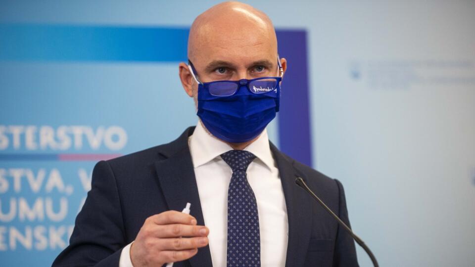 Na snímke minister školstva, vedy výskumu a športu SR Branislav Gröhling (SaS) počas tlačovej konferencie na tému Otváranie škôl 3. februára 2021 v Bratislave. FOTO TASR - Jakub Kotian