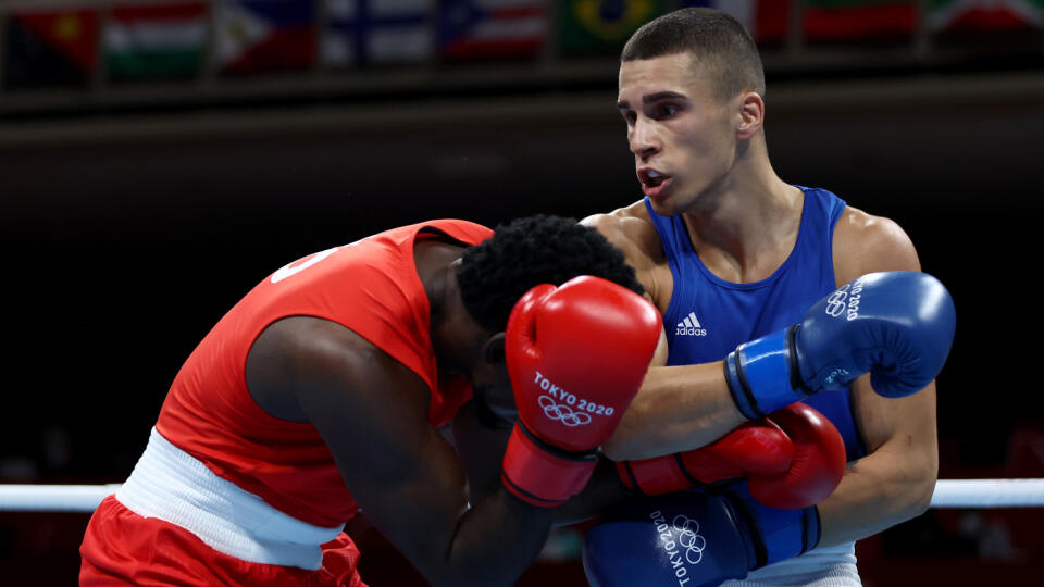 Csemez pri svojej olympijskej premiére postúpil do osemfinále, keď v 1. kole zdolal Aarona Solomona Princa z Trinidadu a Tobago na body.