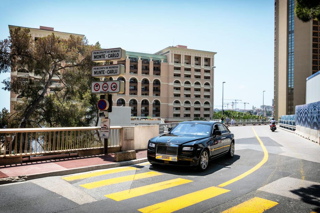 Na snímke je luxusný hotel Monte-Carlo Bay, ktorý sa nachádza vedľa apartmánového domu, kde býva hviezda formuly jeden Lewis Hamilton.