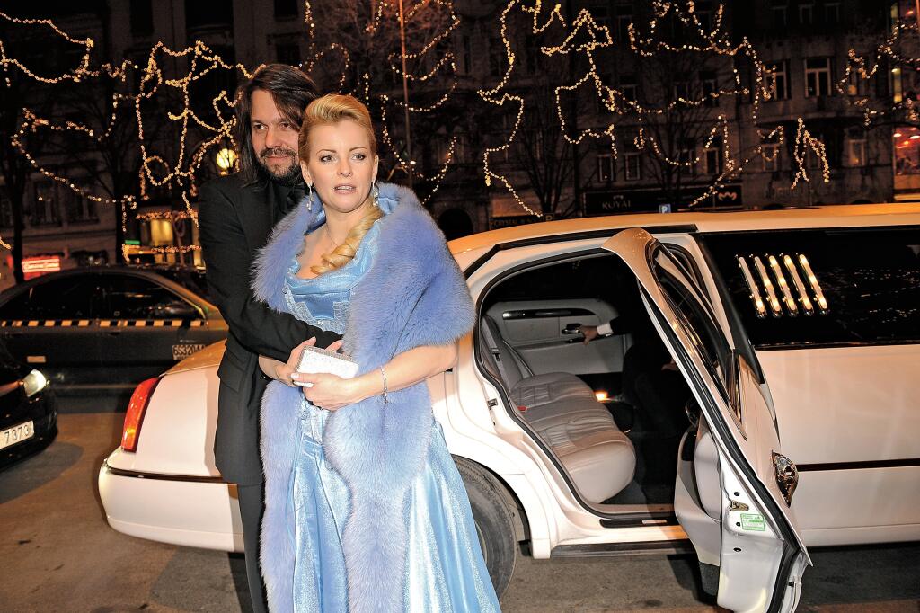 Iveta Bartošová, speváčka, Jiří Pomeje, manžel a manažér, limuzína, večerné šaty
foto: Michaela Feuereislová
uverejnené: Šarm 49/2009
pôvodný súbor:DSC_1403.eps