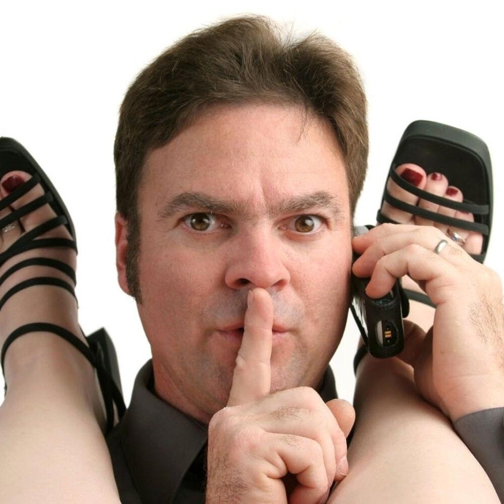 neverný muž po čas telefonovania
