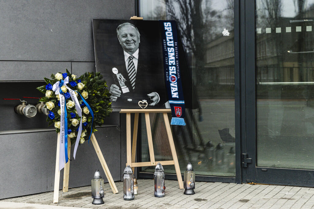 Na námestí štadióna Tehelné pole zriadil futbalový klub ŠK Slovan Bratislava pietne miesto na pamiatku Jozefa Vengloša.