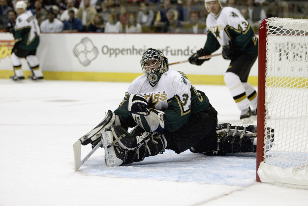 Jason Bacashihua odohral niekoľko prípravných zápasov aj za Dallas Stars.
