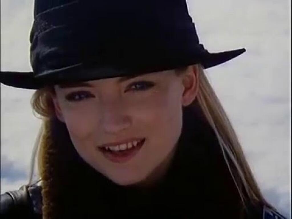 Eva Vejmělková zamlada.