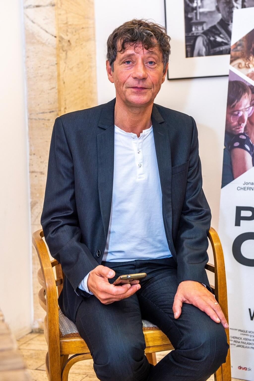Pavel Kříž. Básnik síce ostarel, ale chlapčenský šmrnc nestratil.