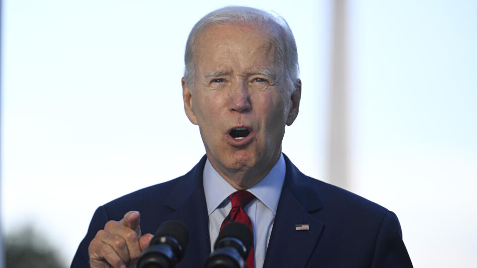 WA 6 archív Washington - Na archívnej snímke z 1. augusta 2022 americký prezident Joe Biden gestikuluje počas prejavu z Modrého balkóna Bieleho domu vo Washingtone. Biden privítal v nedeľu 7. augusta 2022 prímerie medzi Izraelom a militantmi zo skupiny Palestínsky islamský džihád (PIJ), zamerané na ukončenie najnovšieho konfliktu v pásme Gazy. Všetky strany vyzval, aby ho dodržiavali, informovala agentúra AFP, od ktorej TASR správu prevzala. FOTO TASR/AP
FILE - President Joe Biden speaks from