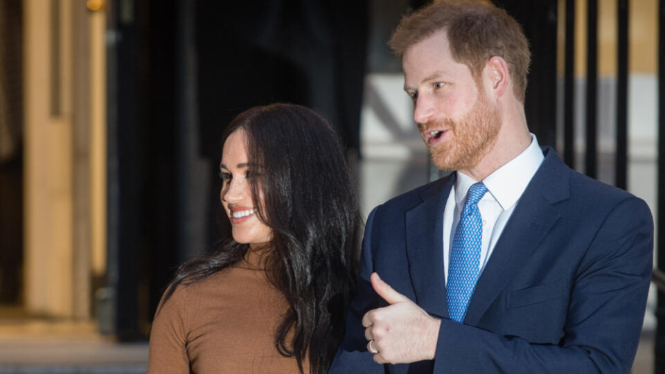 Vojvodkyňa Meghan a princ Harry čelia obrovskej kritike – chcú si totiž zachovať kráľovské privilégiá aj po tom, čo sa vzdajú svojich funkcií vysoko postavených členov kráľovskej rodiny.