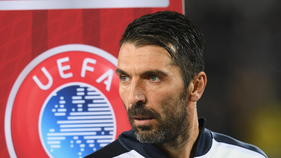 VADUZ, LIECHTENSTEIN - NOVEMBER 12: Gianluigi Buffon of Italy before the FIFA World Cup 2018 group G Qualifiers football match between Liechtenstein and Italy at the Rheinpark Stadion on November 12, 2016 in Vaduz,Liechtenstein . (Photo by Claudio Villa/Getty Images)
