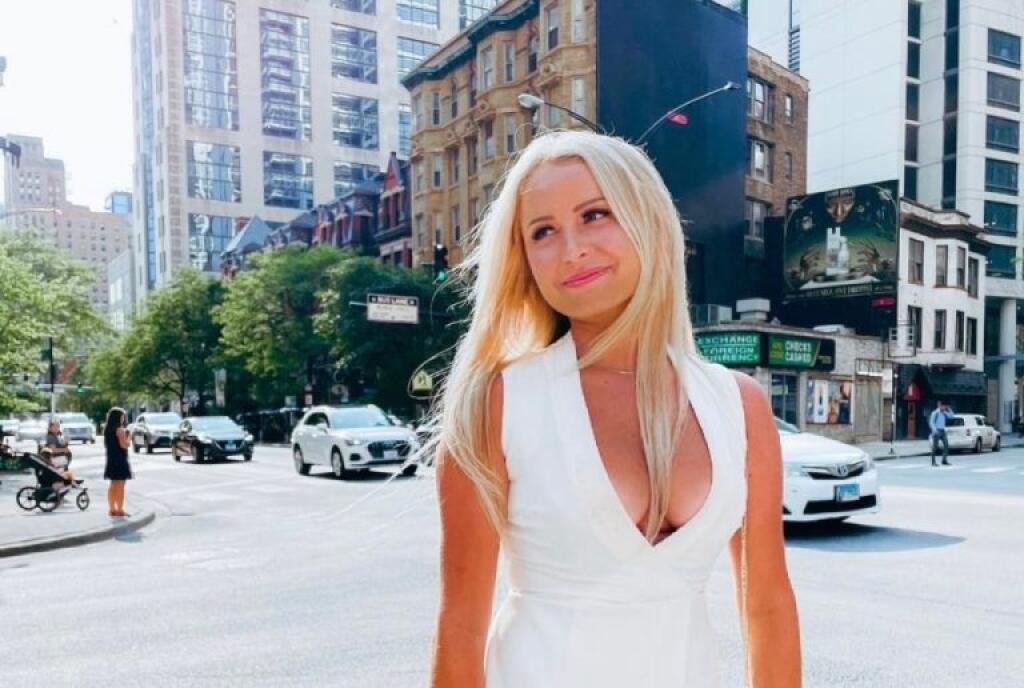 Americké médiá nelenili, pátrali a podľa všetkého aj vypátrali sexi zvodkyňu známeho trénera. Ide o blondínu, na instagrame pod pseudonymom Cayman Nebraska.