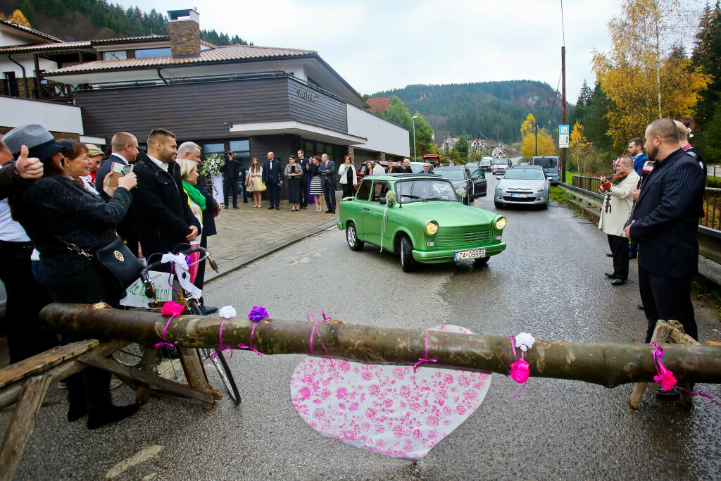Pamätáte si na Sagnaovu svadbu? Po svoju milú, dnes už exmanželku, prišiel vtedy do Dolného Kubína na zelenom trabante. Auto mal vtedy zapožičané.