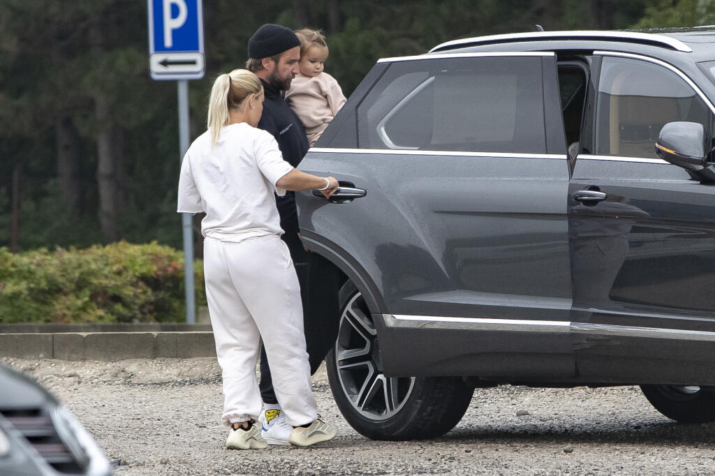 Bývalá tenistka Dominika Navara Cibulková a jej manžel Michal Navara vzali svojho syna Jakubka do detského centra Kids House v bratislavskom Aircraft sport hose nedaľeko letiska M.R. Štefánika.