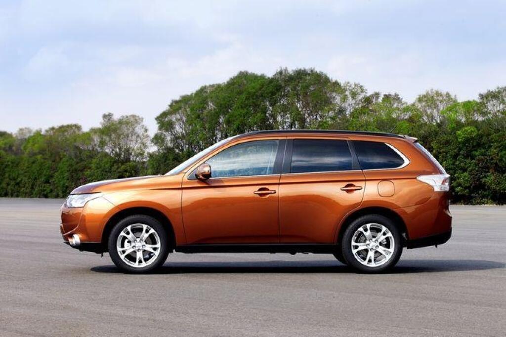 TREND test Mitsubishi Outlander 3G 2,2 D-DI Instyle