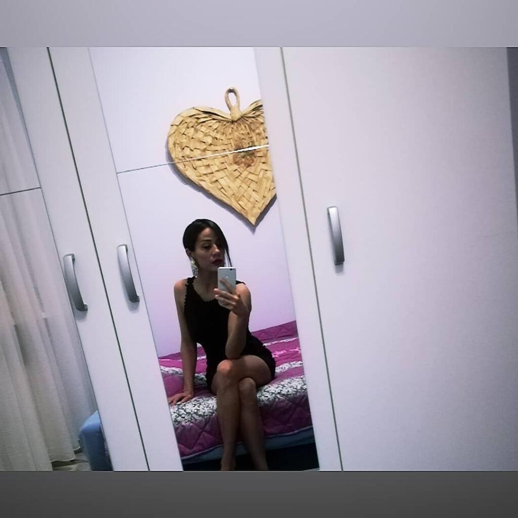 Sexi Ana Staševičová je hlásateľkou aj hovorkyňou futbalového klubu, ale fanúšikovia ju majú radšej bez saka.