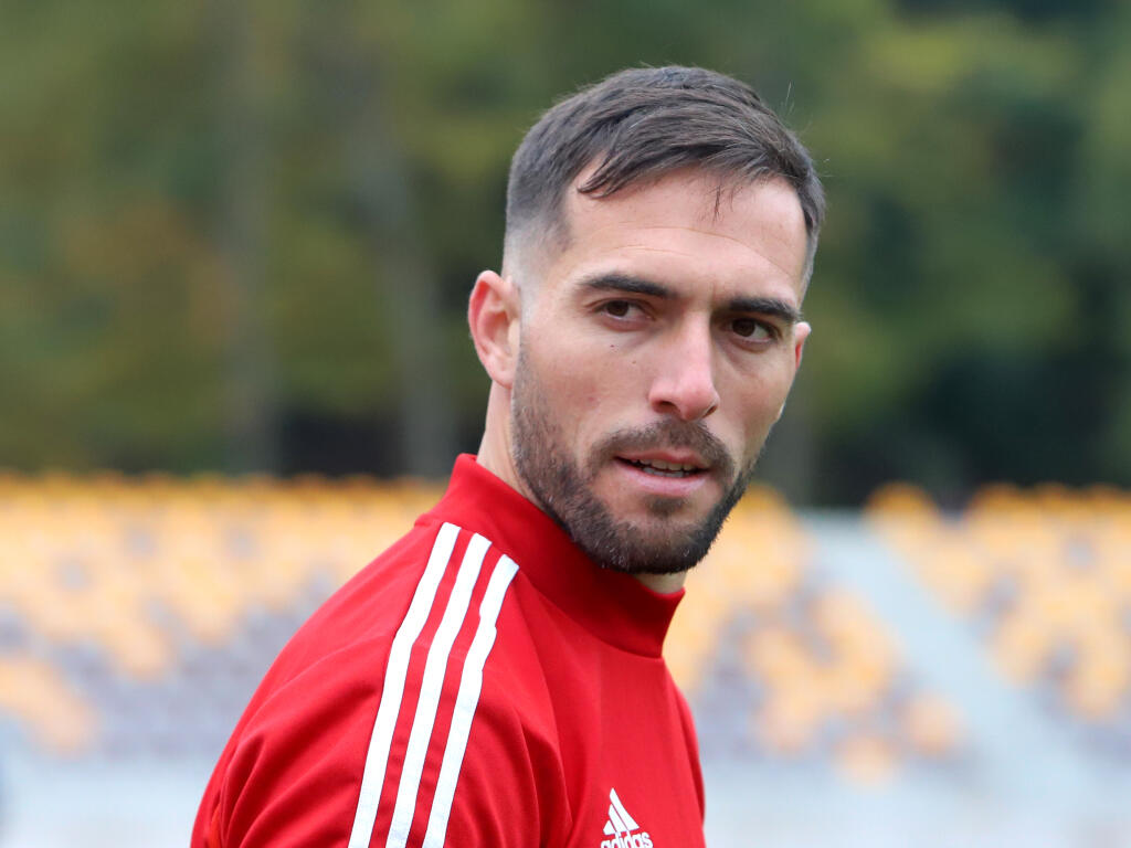 Na snímke argentínsky útočník David Depetris počas prvého oficiálneho tréningu mužstva klubu MFK Dukla Banská Bystrica na zrekonštruovanom štadióne SNP na Štiavničkách v Banskej Bystrici 15. októbra 2021. FOTO TASR - Ján Krošlák
