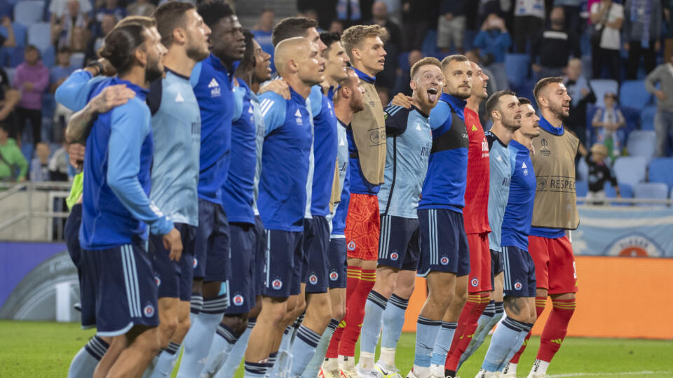 Na snímke hráči Slovana sa radujú z víťazstva 2:1 v zápase A-skupiny 1. kola skupinovej fázy Európskej konfrenčnej ligy (EKL) vo futbale ŠK Slovan Bratislava - KÍ Klaksvík v Bratislave 21. septembra 2023. FOTO TASR - Martin Baumann