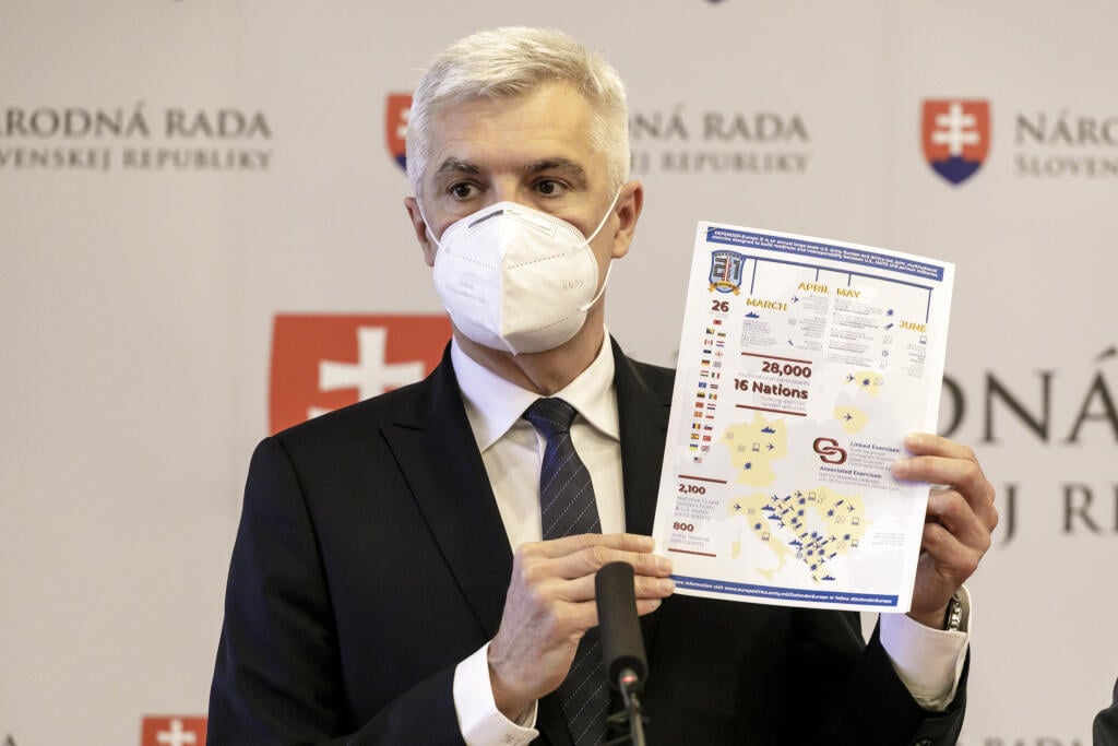 Na snímke minister zahraničných vecí a európskych záležitostí SR Ivan Korčok počas tlačovej konferencie po mimoriadnej schôdzi Výboru Národnej rady SR pre obranu a bezpečnosť v Bratislave 12. apríla 2021. FOTO TASR – Dano Veselský