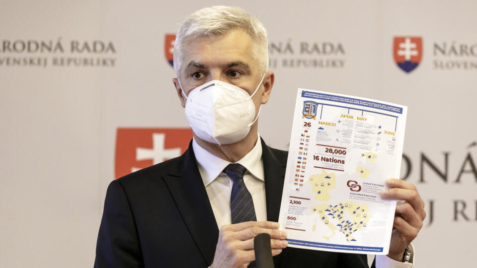Na snímke minister zahraničných vecí a európskych záležitostí SR Ivan Korčok počas tlačovej konferencie po mimoriadnej schôdzi Výboru Národnej rady SR pre obranu a bezpečnosť v Bratislave 12. apríla 2021. FOTO TASR – Dano Veselský