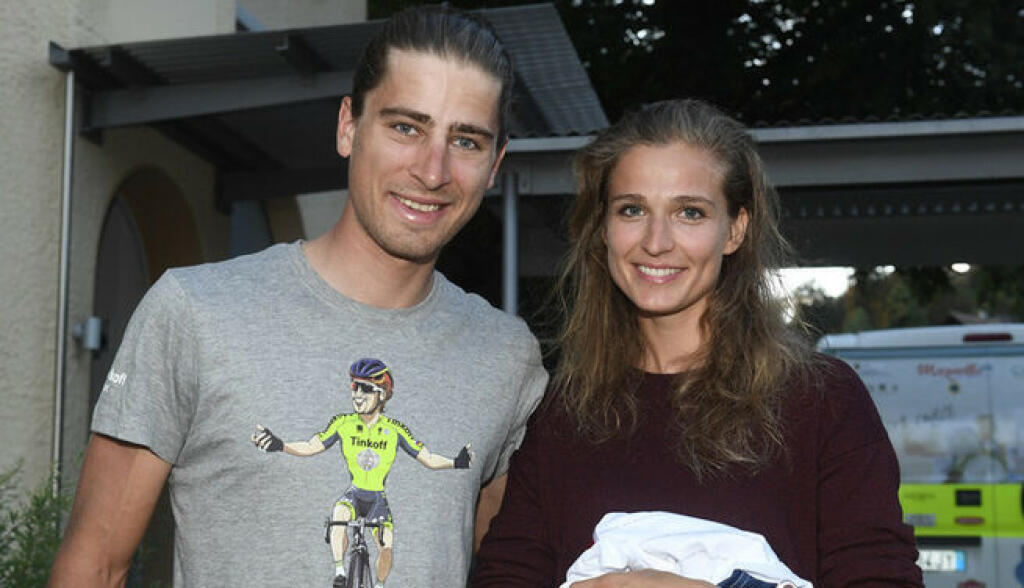 Cyklista a šoumen Peter Sagan v jednom sa s priateľkou Katkou oženil v roku 2015. Porodila mu syna Marlona, no o pár rokov nato sa rozišli. A pýtate sa, ako ex partneri súvisia s Oliviou?